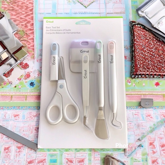 Cricut Basic Tool Set - Picture 1 of 4